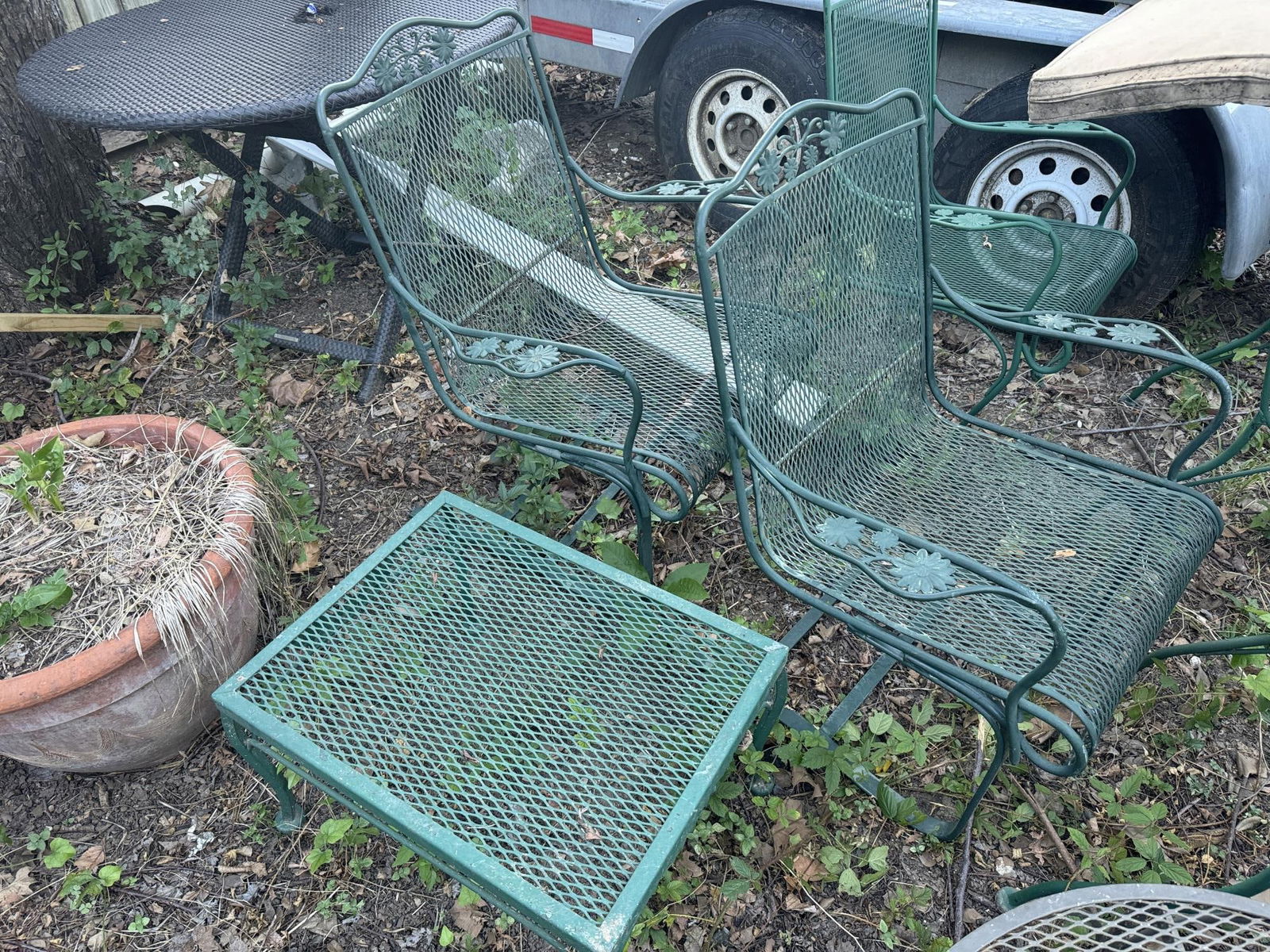 TWO IRON & WOOD CHAIRS AND SIDE TABLE: TWO IRON & WOOD CHAIRS AND SIDE TABLE.