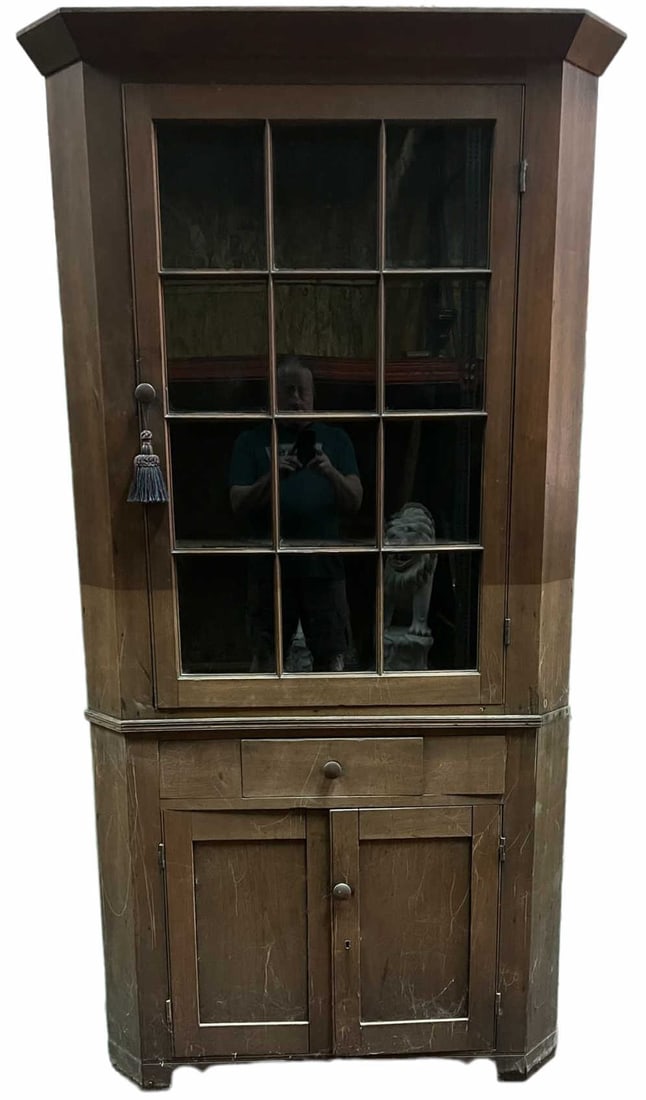 CIRCA 1850's AMERICAN MAHOGANY CORNER CABINET: CIRCA 1850's AMERICAN MAHOGANY CORNER CABINET WITH SPOON RACK. Height: 85 in. by Width: 42 in. by Depth: 21 in.
