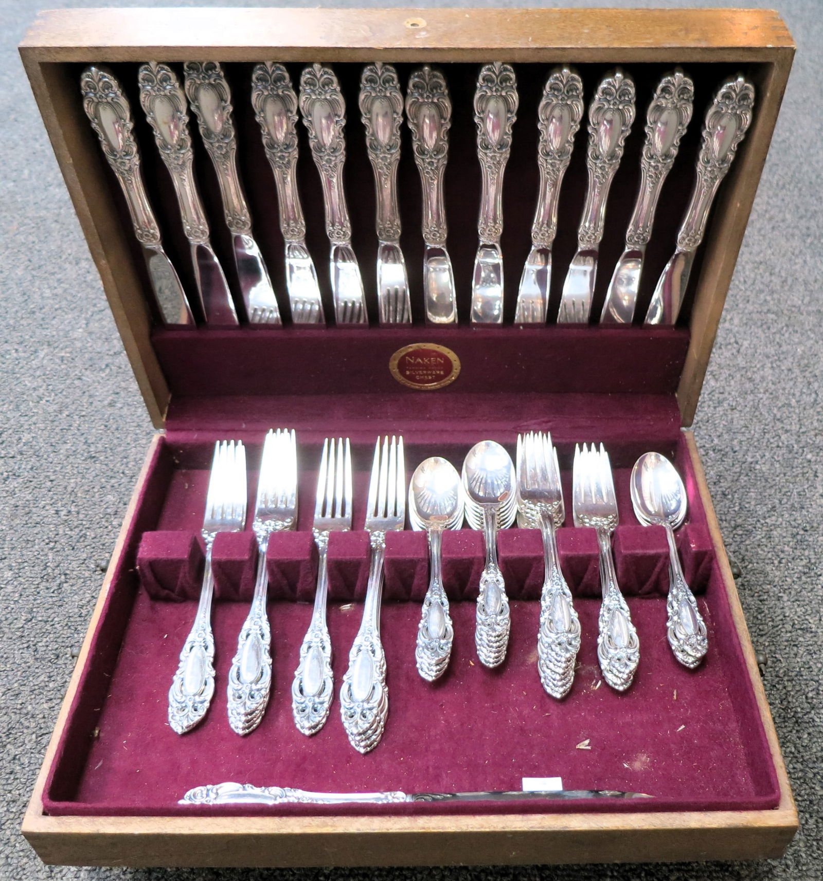 63-PIECE TOWLE STERLING SILVER SET (1 of 14)