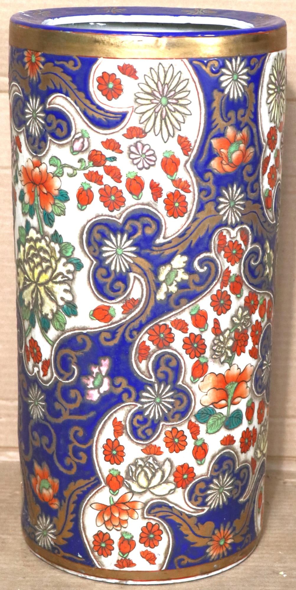 CHINESE IMARI PORCELAIN UMBRELLA STAND (1 of 3)