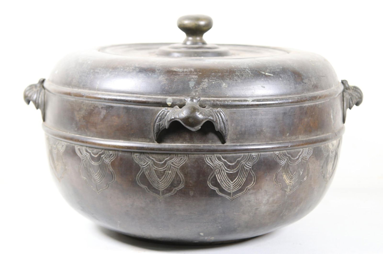18th CENTURY CHINESE BRONZE LIDDED POT (1 of 7)