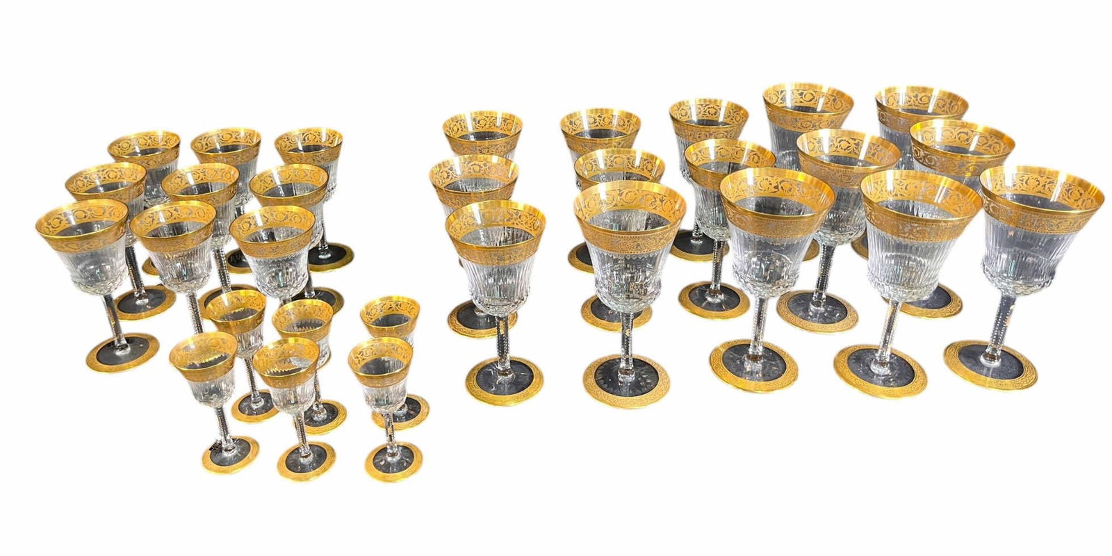 SET OF 29 SAINT LOUIS FRANCE CRYSTAL GLASSES: SET OF 29 SAINT LOUIS FRANCE CRYSTAL GLASSES. 15 WINE GLASSES AND 14 OTHER GLASSES. 4 GRADUATED SIZES.