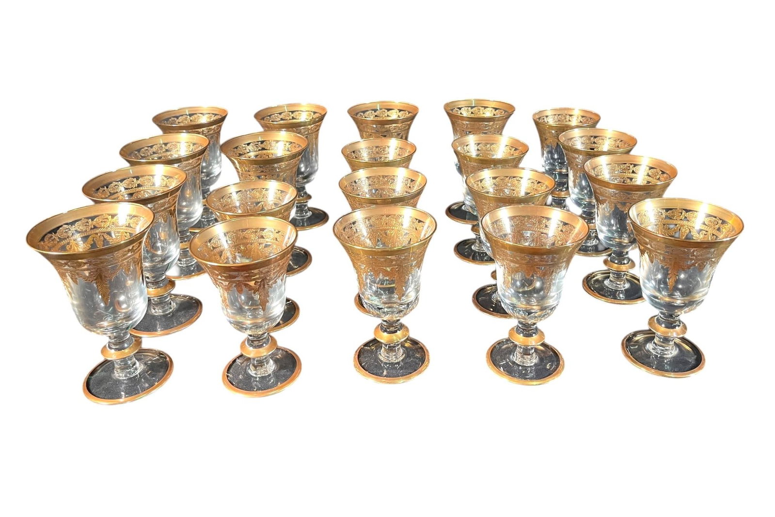 SET OF 20 ARTE ITALICA CLEAR CRYSTAL WINE GLASSES: SET OF 20 ARTE ITALICA CLEAR CRYSTAL WINE GLASSES.