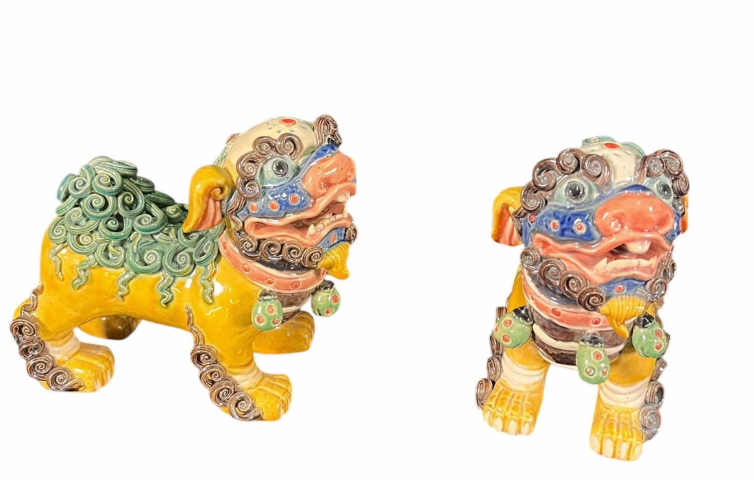 PAIR OF VINTAGE CHINESE CERAMIC FOO DOGS (1 of 3)