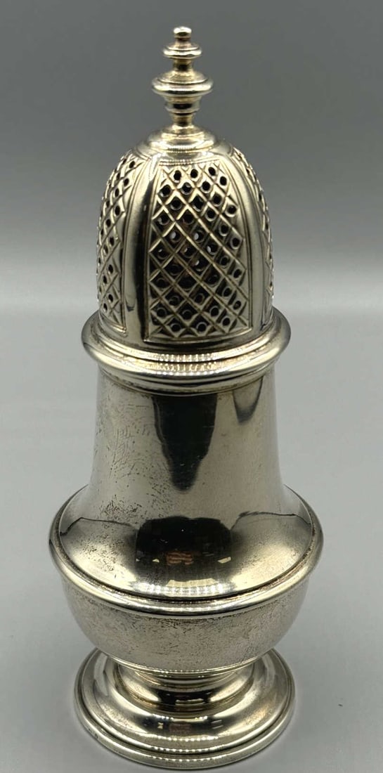 PAIR STERLING SUGAR SHAKERS: PAIR STERLING SUGAR SHAKERS,LONDON