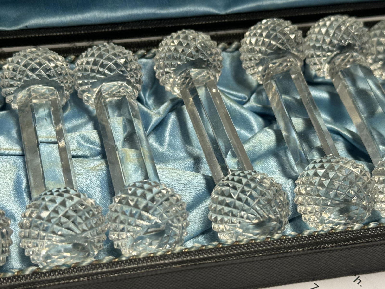 12 CRYSTAL KNIFE RESTS BY HOON IN ORIGINAL FITTED (1 of 3)