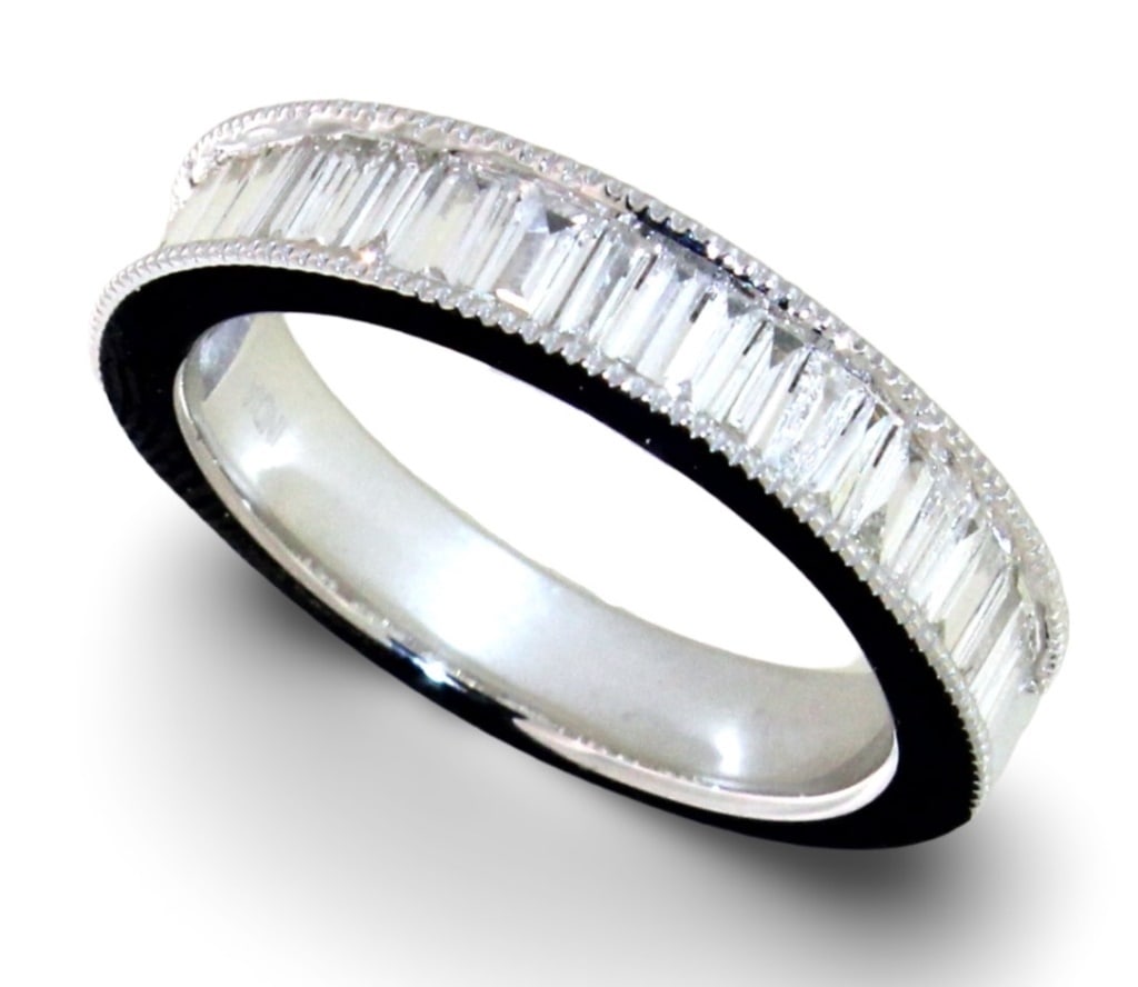 Brilliant 3/4 ct VS Baguette Lab Diamond Ring (1 of 5)