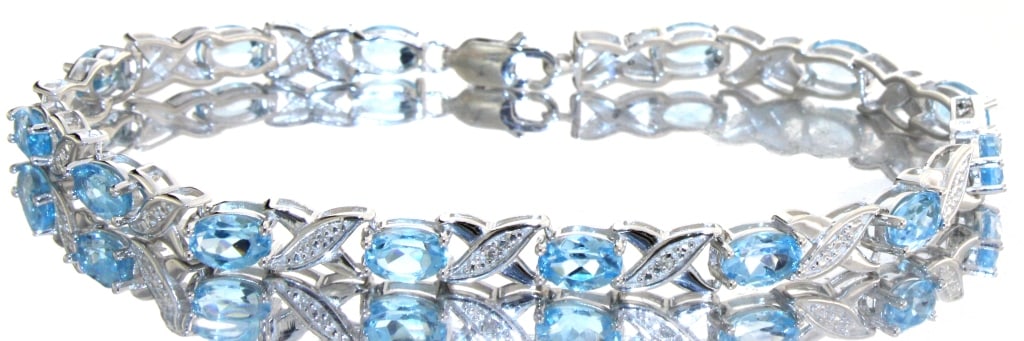 Quality 8.40 ct Blue Topaz & Diamond Bracelet (1 of 1)