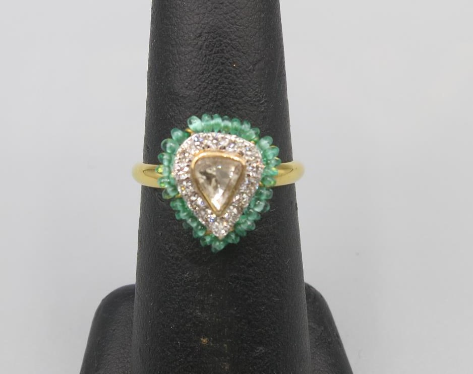 18KT DIAMOND & EMERALD RING (1 of 3)