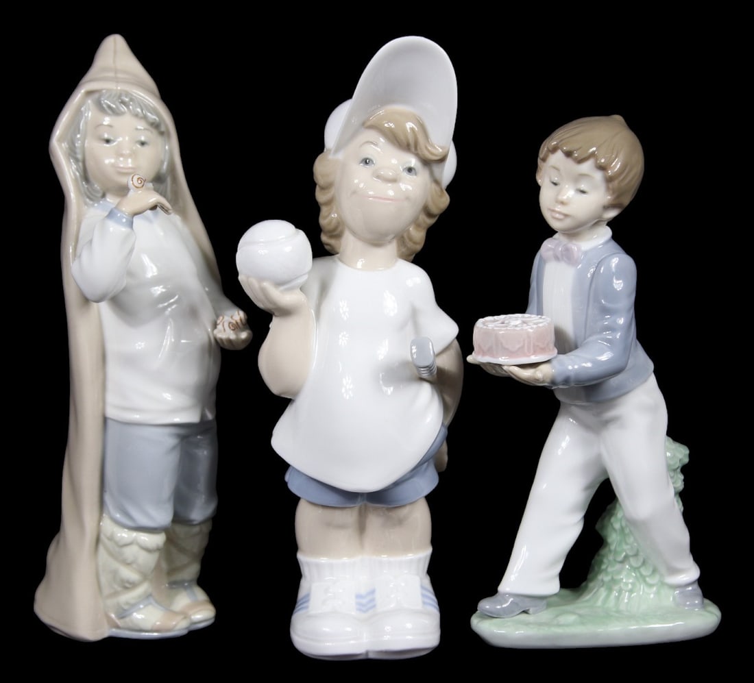 LOT OF THREE VINTAGE LLADRO FIGURINES: LOT OF THREE VINTAGE LLADRO FIGURINES. Height: 9 in. by Width: 3 in. by Depth: 2.5 in.