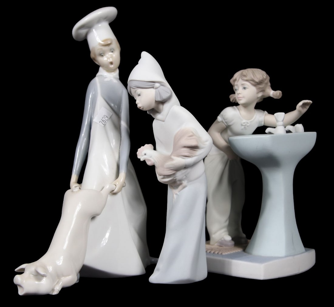 3 VINTAGE LLADRO FIGURINES: 3 VINTAGE LLADRO FIGURINES Height: 9 in. by Width: 7 in. by Depth: 3