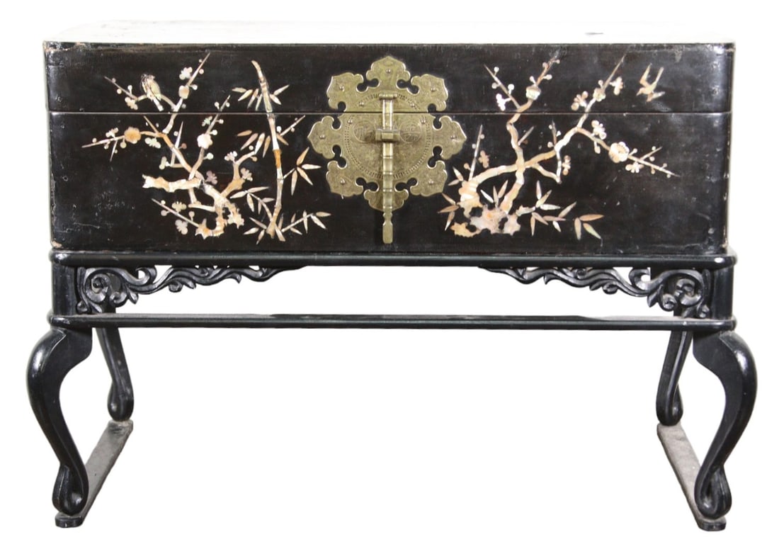 VINTAGE JAPANESE BLACK LACQUERED TRUNK ON STAND (1 of 6)