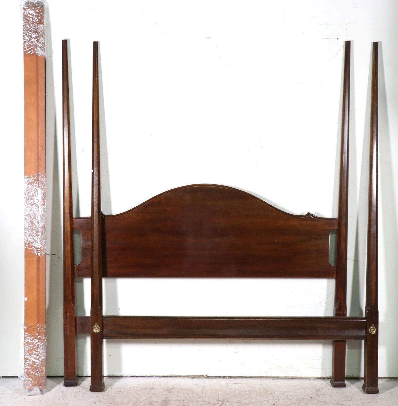 QUEEN DAVIS CABINET CO. 4 POST BED FRAME (1 of 4)