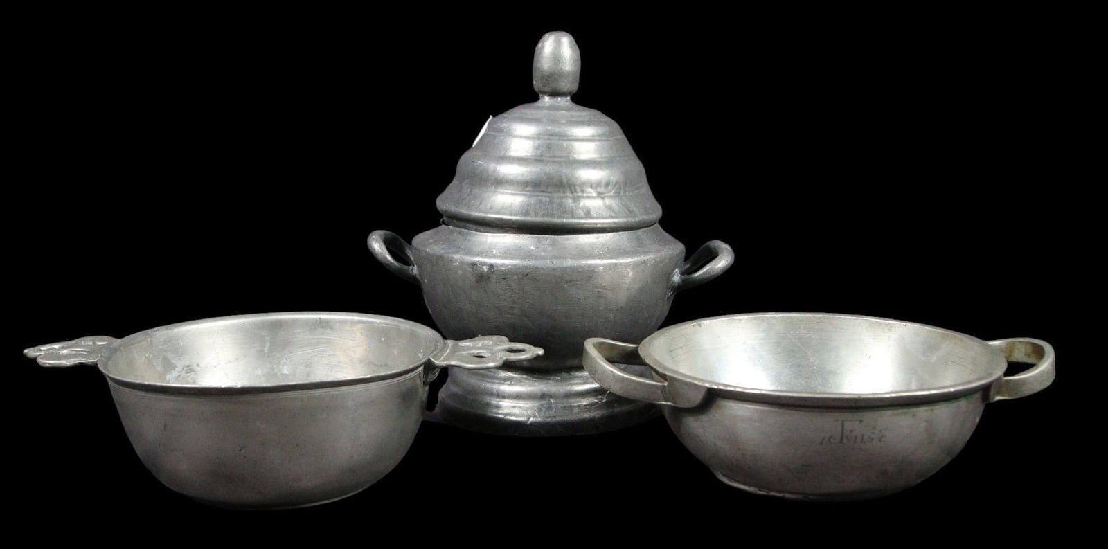ANTIQUE FRENCH PEWTER TUREEN AND 2 SERVING BOWLS (1 of 4)