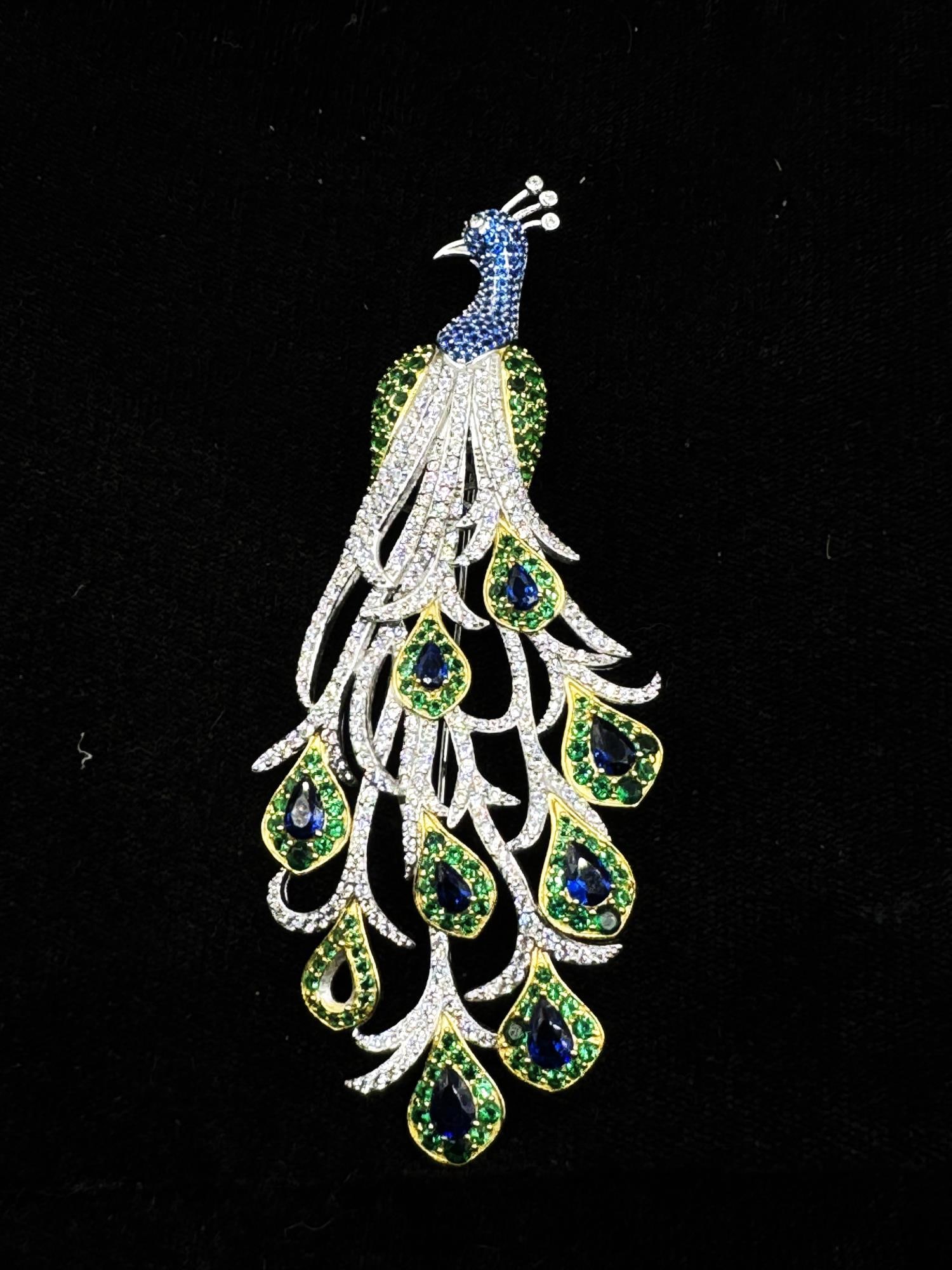 BEAUTIFUL PEACOCK PIN WITH BLUE SWAROVSKI CRYSTAL (1 of 6)