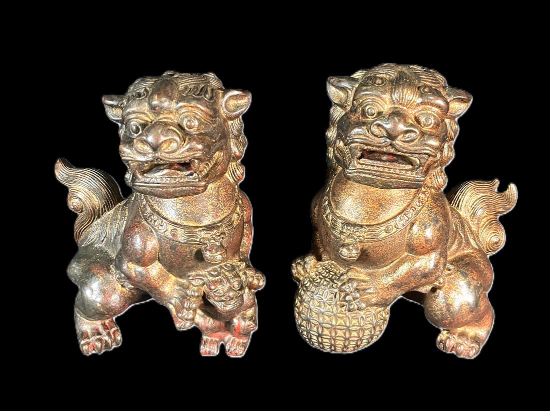 PAIR OF VINTAGE CHINESE BRONZE FOO DOGS: PAIR OF VINTAGE CHINESE BRONZE FOO DOGS Height: 8.5 in. by Width: 8 in. by Depth: 6 in.
