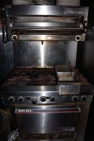 6 BURNER GAS STOVE WITH OVEN: 6 BURNER GAS STOVE WITH OVEN.