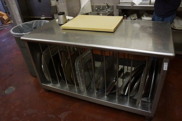 STAINLESS STEELE TABLE WITH PAN RACK: STAINLESS STEELE TABLE WITH PAN RACK.