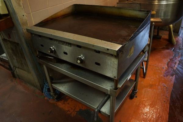 GRIDDLE WITH CART: GRIDDLE WITH CART.