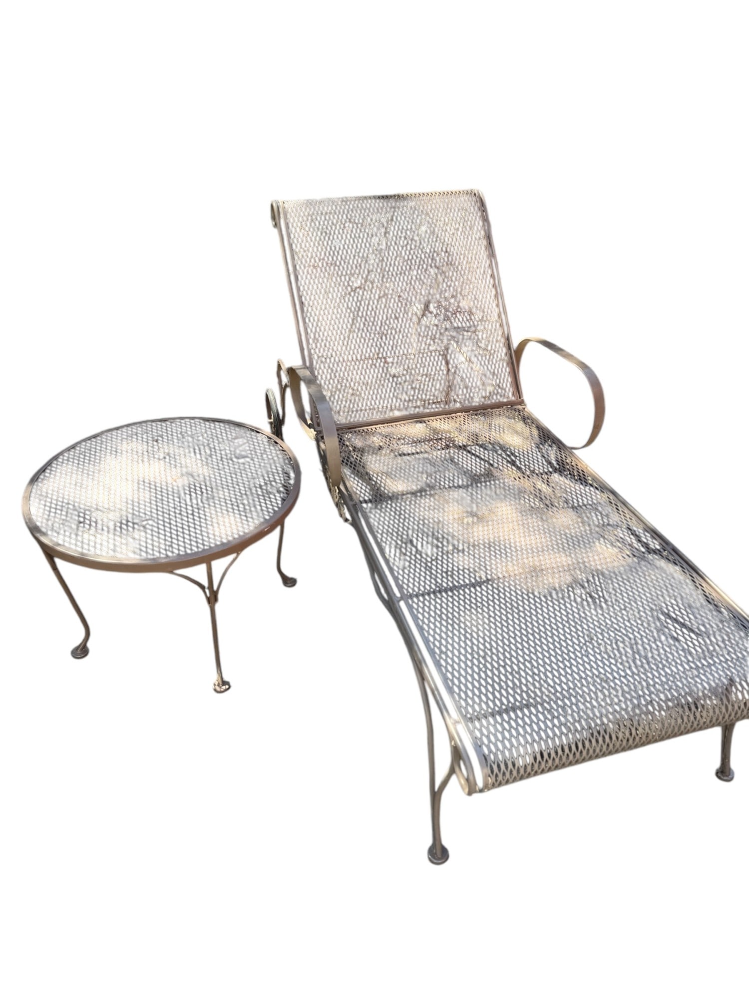 METAL GARDEN CHAISE LOUNGE & SIDE TABLE (1 of 2)