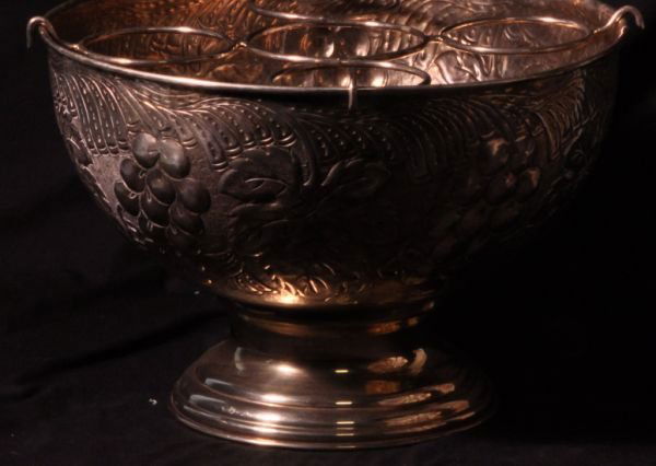 WINE ICE BUCKET / PUNCH BOWL: SILVERPLATED WINE ICE BUCKET / PUNCH BOWL.
