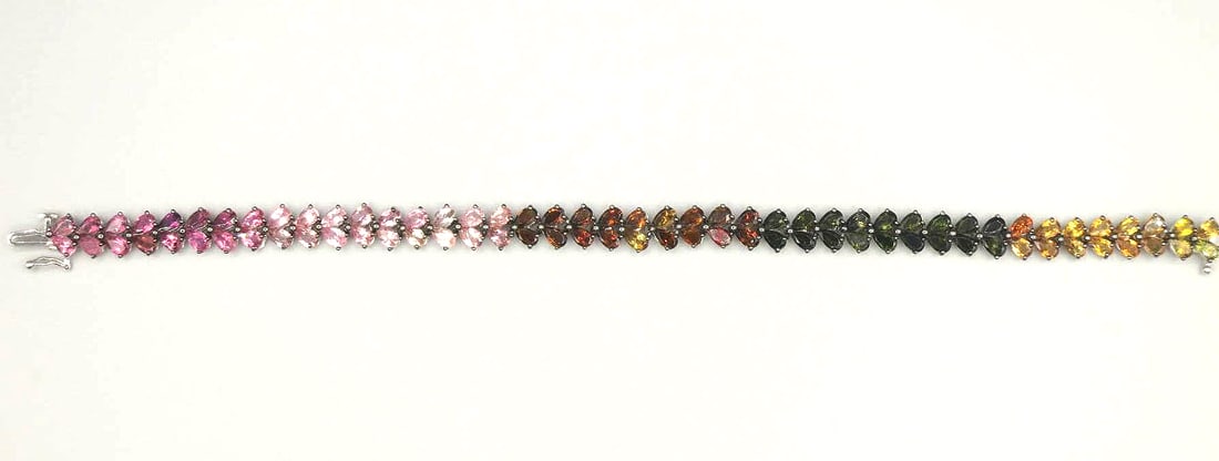MULT-COLOR SEMI-PRECIOUS HEART STONE 8" BRACELET: MULT-COLOR SEMI-PRECIOUS HEART STONE 8" BRACELET.