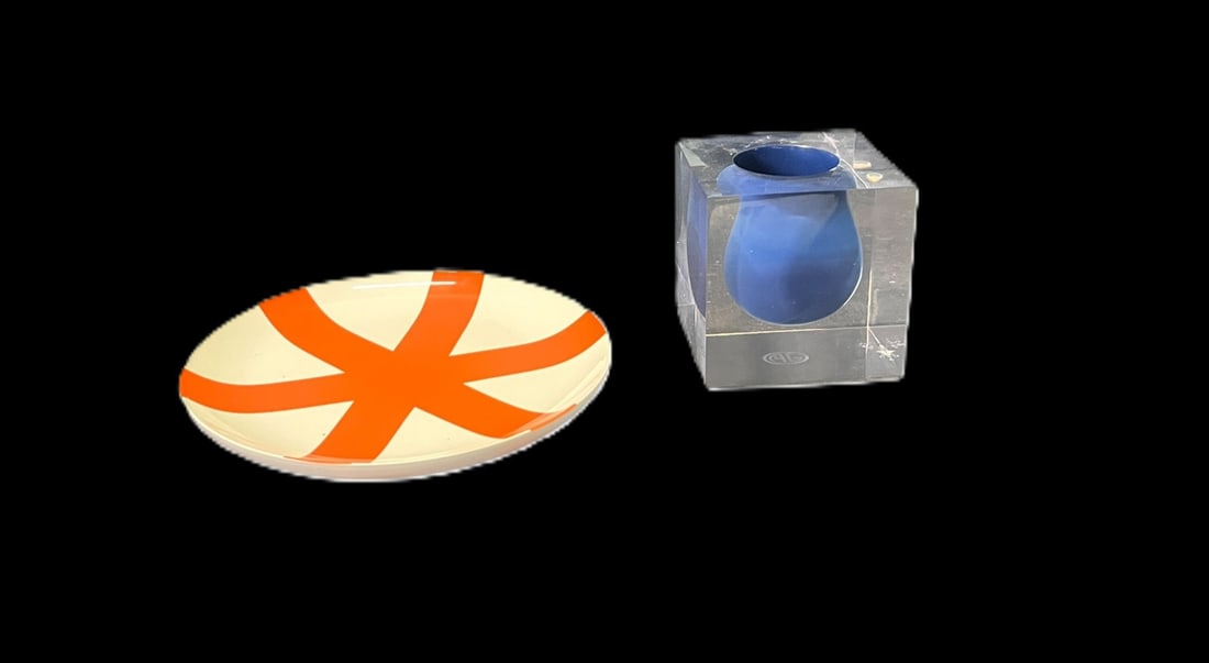 JONATHAN ADLER NAVY VASE AND PLATE (1 of 4)