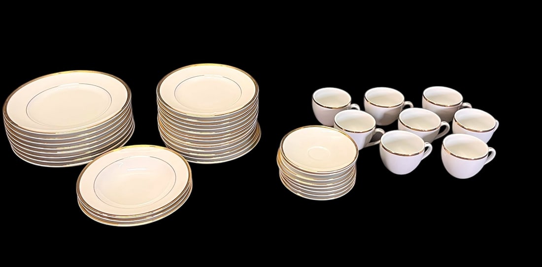 WILLIAM SONOMA BRASSERIE DINNERWARE SET: WILLIAM SONOMA BRASSERIE DINNERWARE SET. 8 DINNER PLATES, 3 SOUP BOWLS, 13 SALAD PLATES, 8 SAUCERS, 8 COFFEE MUGS. in. by Width: 11 in. by Depth: 11 in.