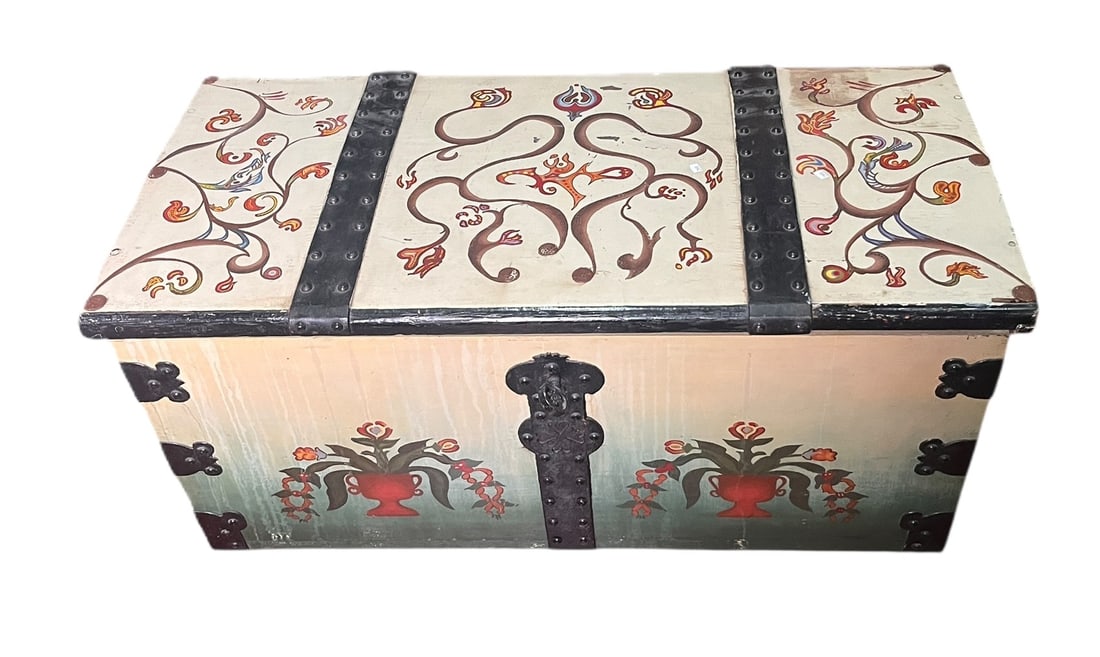 ANTIQUE HAND PAINTED STORAGE TRUNK (1 of 7)