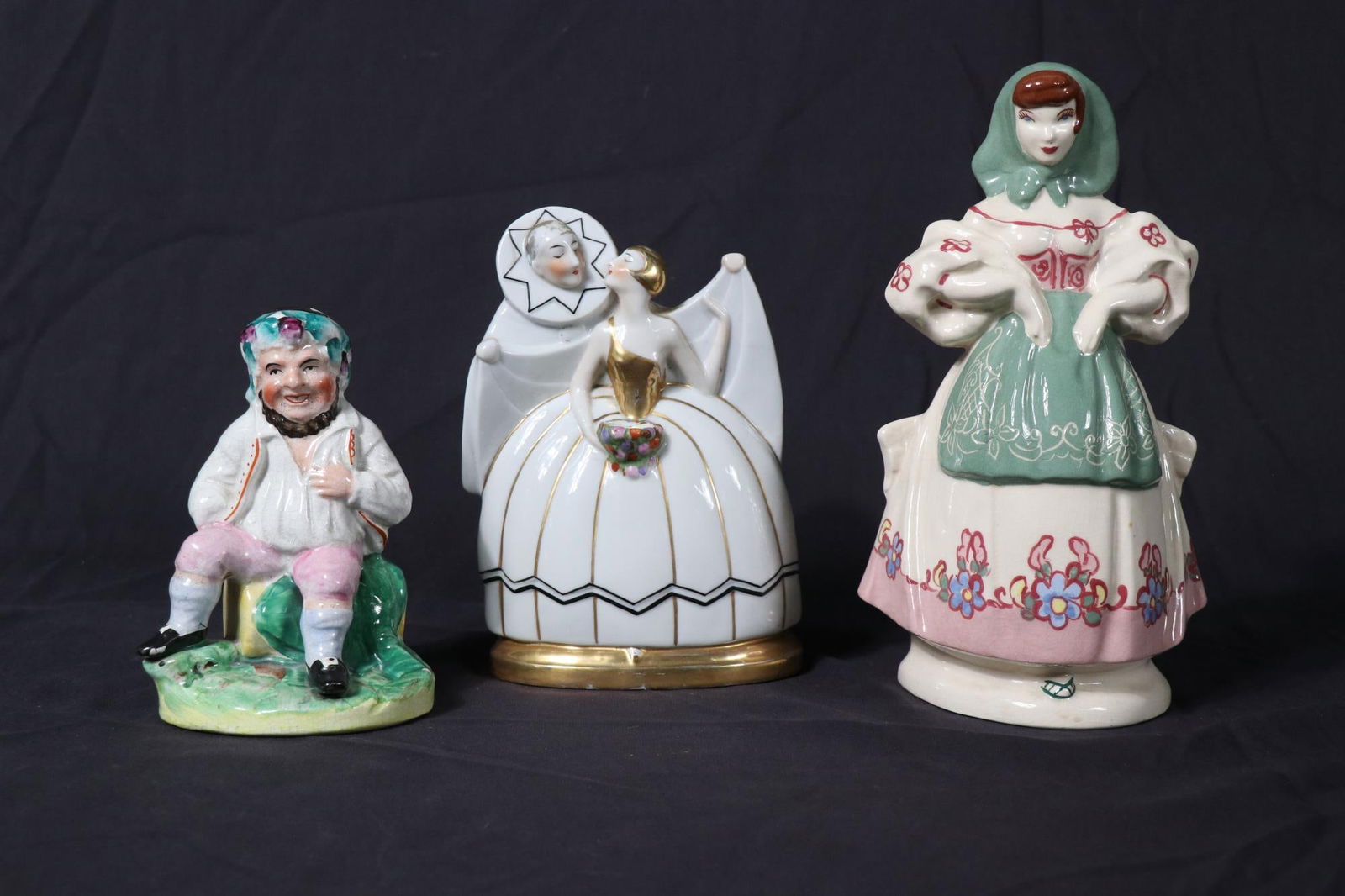 MIXED LOT OF THREE DECORATIVE PORCELAIN PIECES (1 of 4)