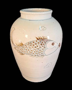 LARGE CHINESE PORCELAIN FISH JAR: LARGE CHINES PORCELAIN FISH JAR Height: 19 in. by Width: 15.5 in.