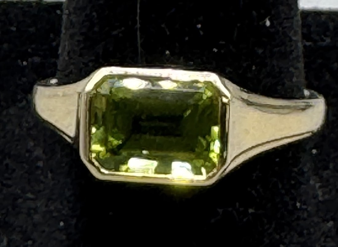 14K YELLOW GOLD  PERIDOT RING (1 of 4)