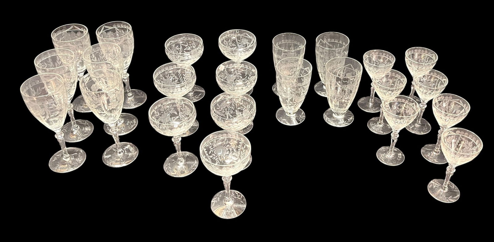 SET OF CRYSTAL CUT FLORAL PATTERN GLASSWARE (1 of 5)