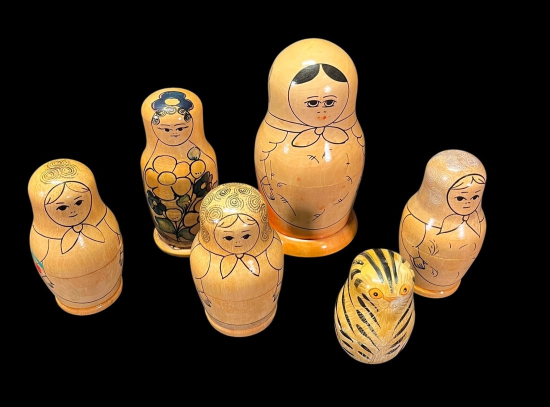 SET OF 6 VINTAGE RUSSIAN NESTING DOLLS (1 of 1)