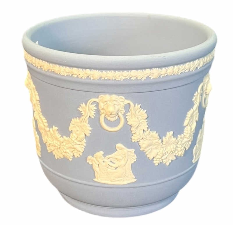 WEDGWOOD LIGHT BLUE BLUE POT (1 of 5)