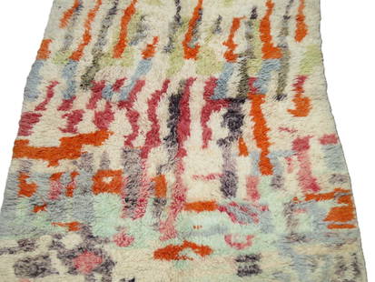CONTEMPORARY STYLE CARPET: CONTEMPORARY STYLE CARPET. Height: 8 ft. 0 in. by Width: 5 ft. 0 in.