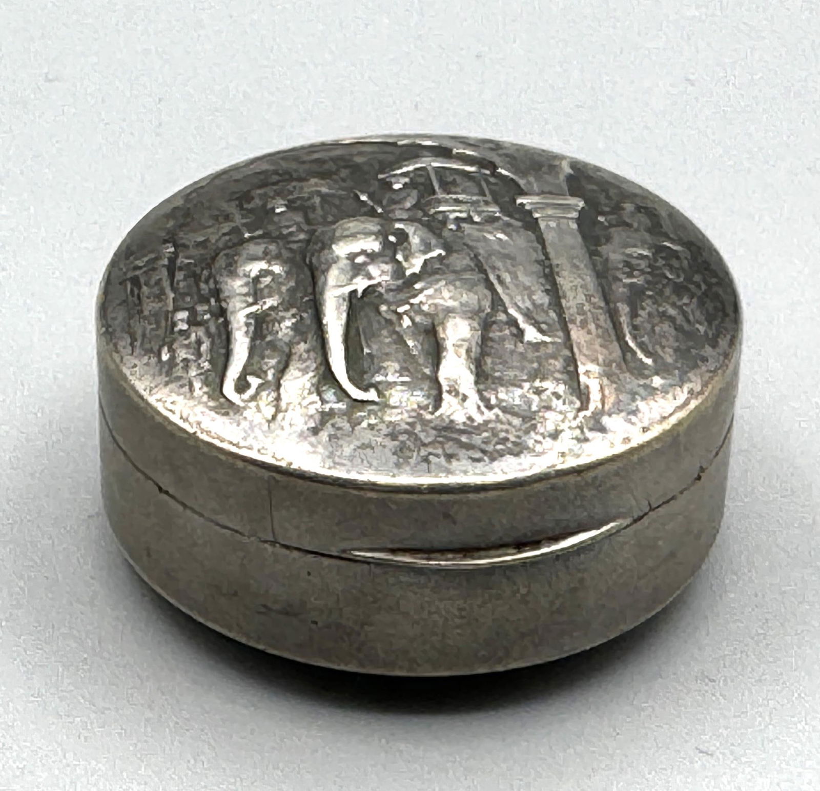 STERLING RUSSIAN HINGED PILL BOX: STERLING RUSSIAN HINGED PILL BOX WITH DETAILED ELEPHANTS IN RELIEF.
