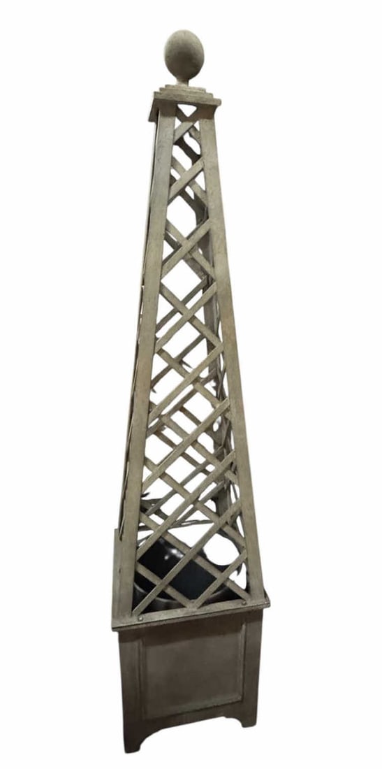 METAL GARDEN OBLISK (1 of 3)