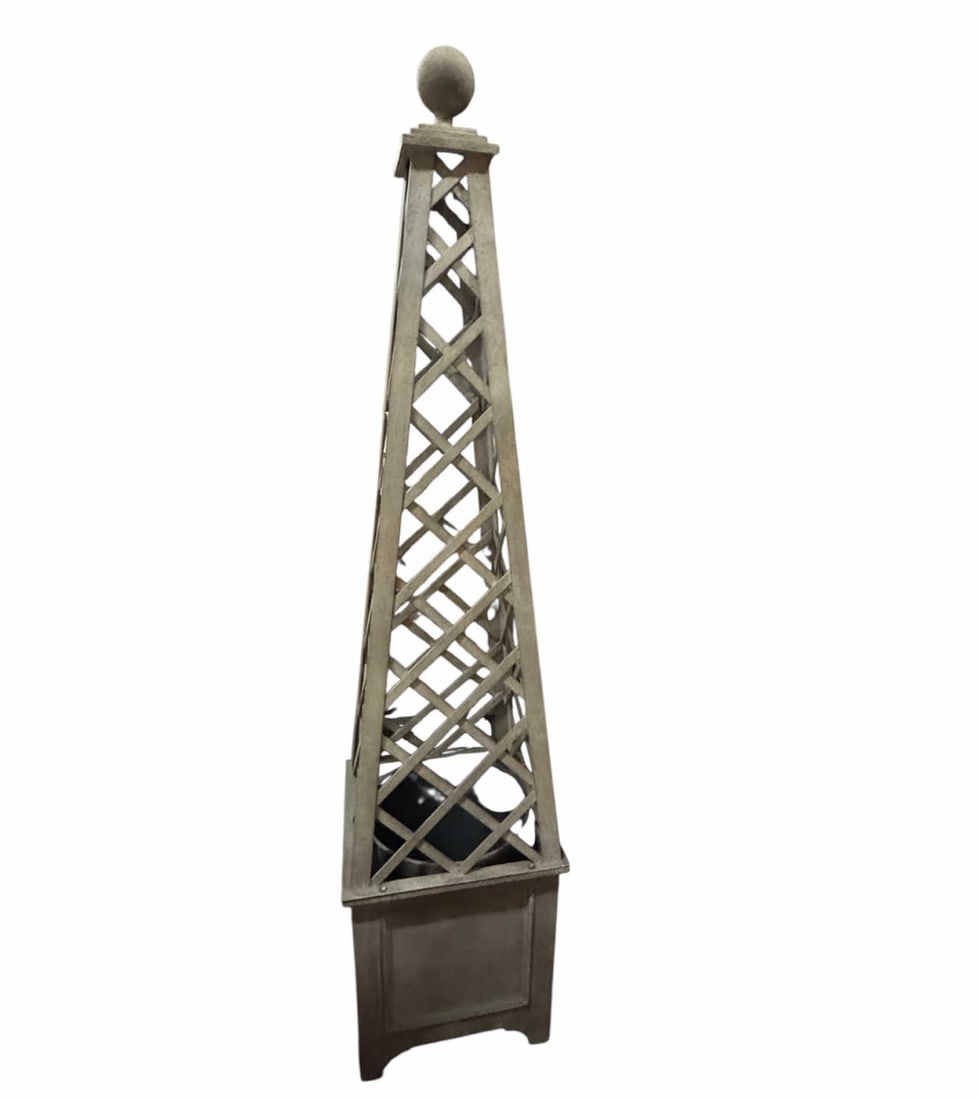 METAL GARDEN OBLISK (1 of 3)