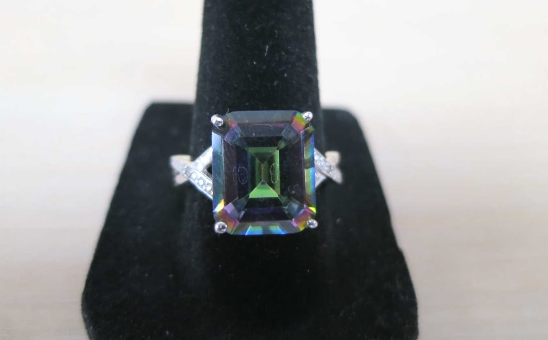 CUSHION CUT MYSTIC TOPAZ STERLING SILVER RING: CUSHION CUT MYSTIC TOPAZ STERLING SILVER RING. SIZE 8.
