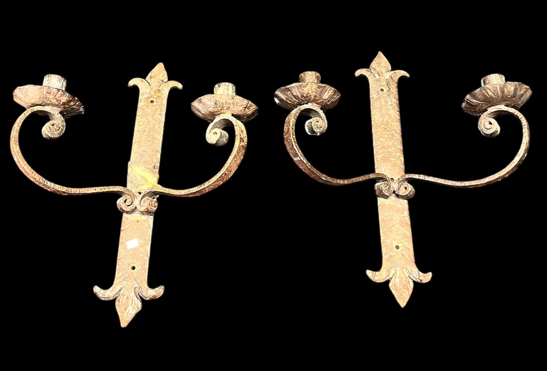 PAIR OF VINTAGE CAST IRON SCOUNCES: PAIR OF VINTAGE CAST IRON SCOUNCES Height: 17 in. by Width: 15 in.