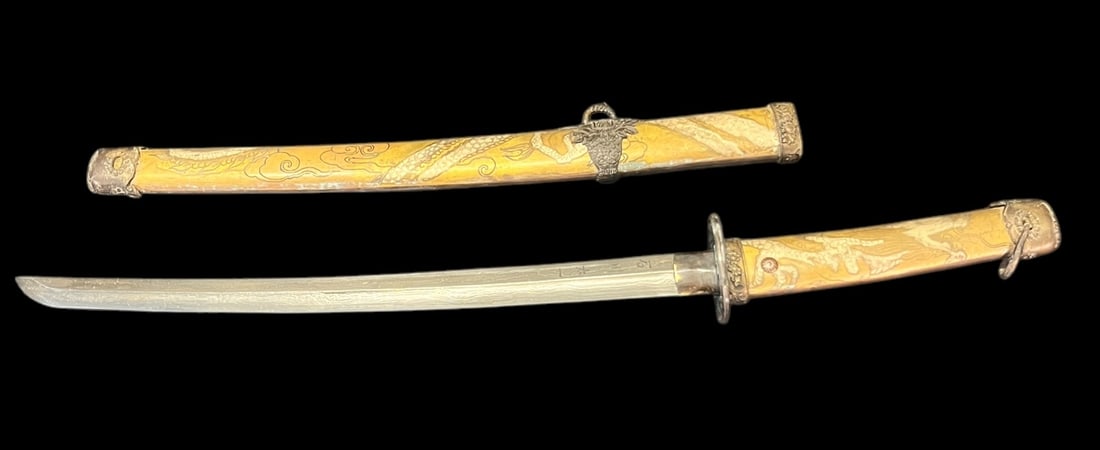 VTG JAPANESE SAMARI SWORD, SIGNED: VTG JAPANESE SAMARI SWORD Height: 26.5 in.