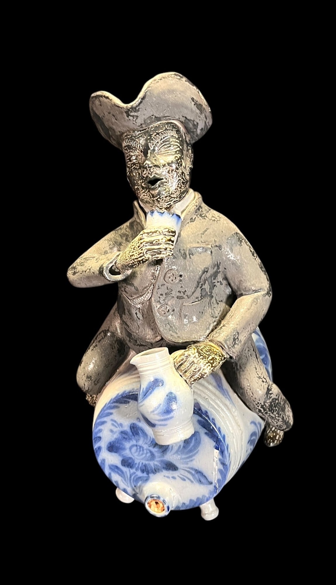 ANTIQUE AMERICAN FIGURAL STONEWARE KEG: ANTIQUE AMERICAN FIGURAL STONEWARE KEG. Height: 23 in. by Width: 14 in. by Depth: 16 in.