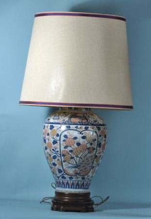 ANTIQUE PORCELAIN IMARI VASE LAMP: ANTIQUE PORCELAIN IMARI VASE CONVERTED TO A LAMP. Height: 40.5 in. by Width: 24 in.