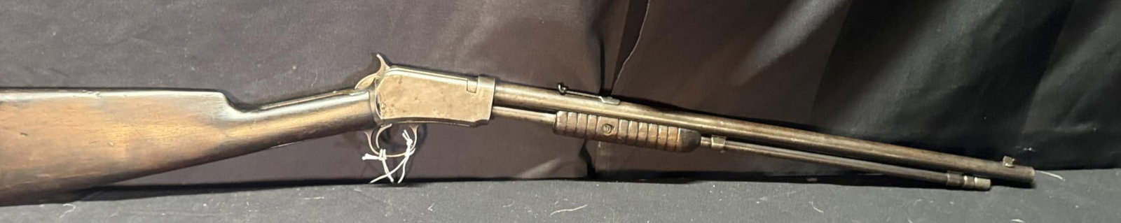 WINCHESTER 1906 PUMP RIFLE 22 CAL: WINCHESTER 1906 PUMP RIFLE 22 CAL 22SL SERIAL #384820 WS30/82 (L754)