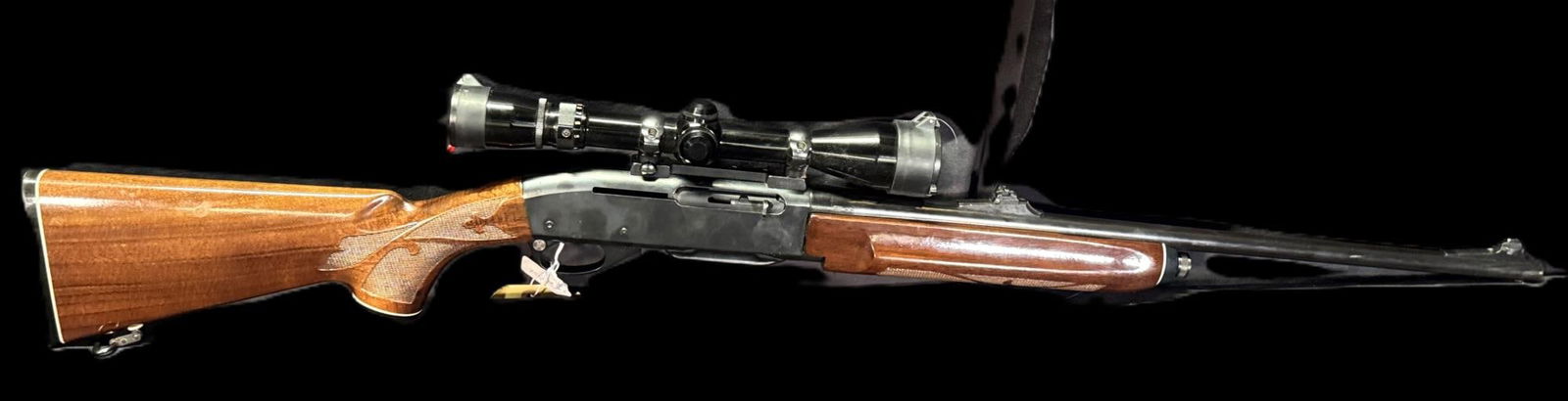 REMINGTON 7400 30-06 RIFLE AUTOMATIC: REMINGTON 7400 30-06 RIFLE AUTOMATIC 3X9 SCOPE CLIP INCLUDED; SHOULDER STRAP SWIVELS; CHECKERD STOCK & FOREARM SERIAL #8382679 WS102 (L771)
