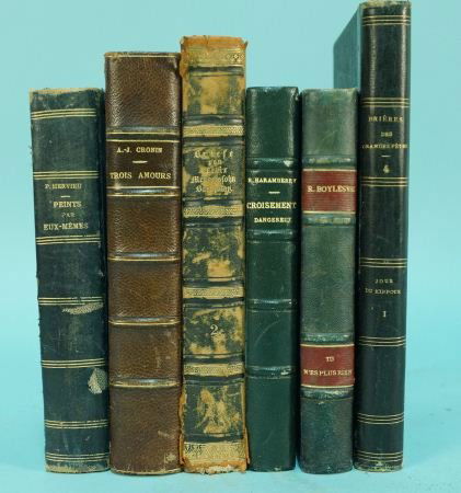 LOT OF SIX LEATHER BOUND BOOKS: LOT OF SIX LEATHER BOUND BOOKS 1. PEINT PAR EXU-MEMES- P.HERVIEW 2. TROIS AMOURS- CRONIN 3. BRTEFE DON FELIX MENDELSFOHN BARTHOLOP #2 4. CROISEENT DANGEREUX - R. HARAMBERRY 5. TU NES PLUS RIEN - R.BOY