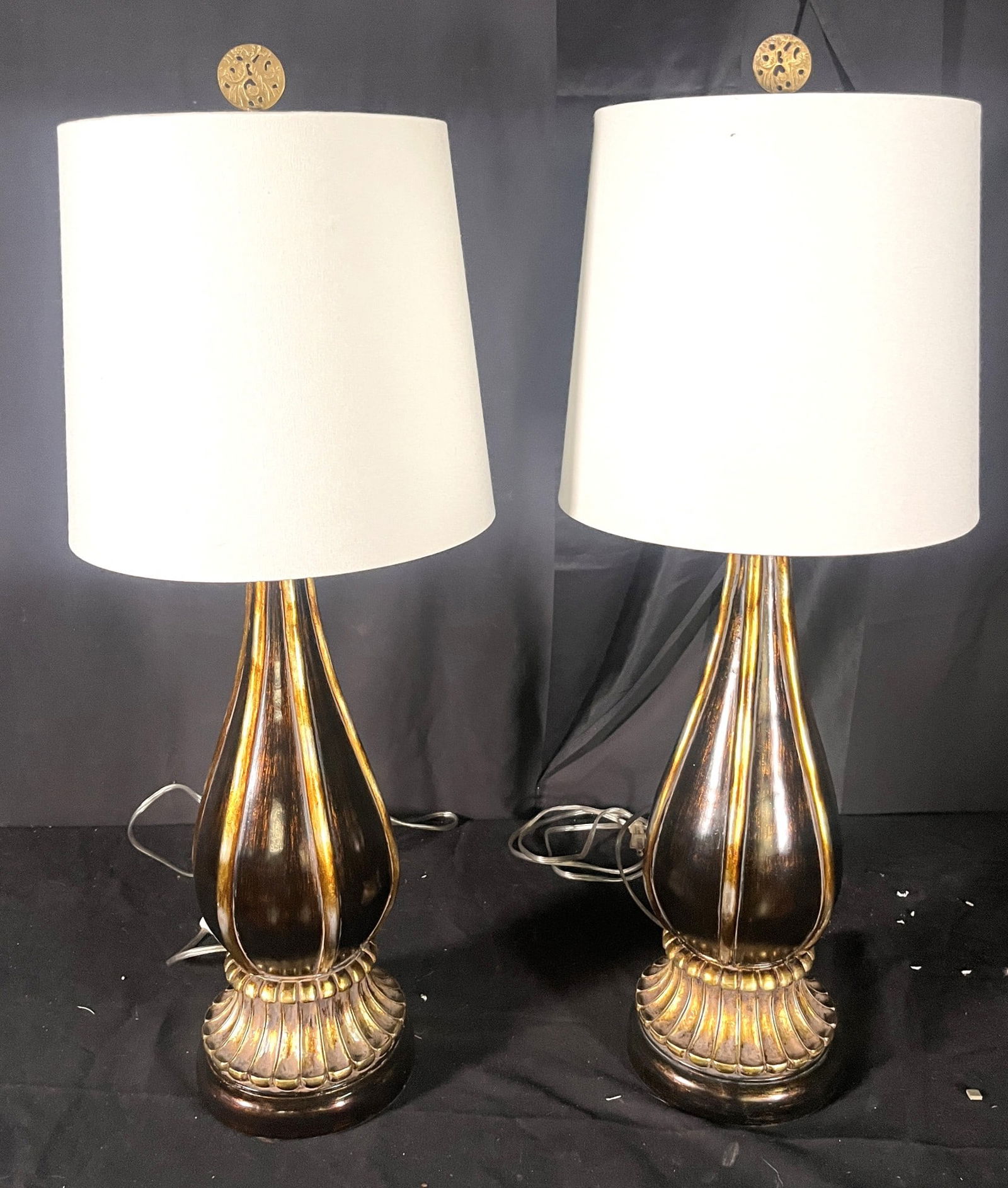 PAIR OF CONTEMPORARY TABLE LAMPS (1 of 3)