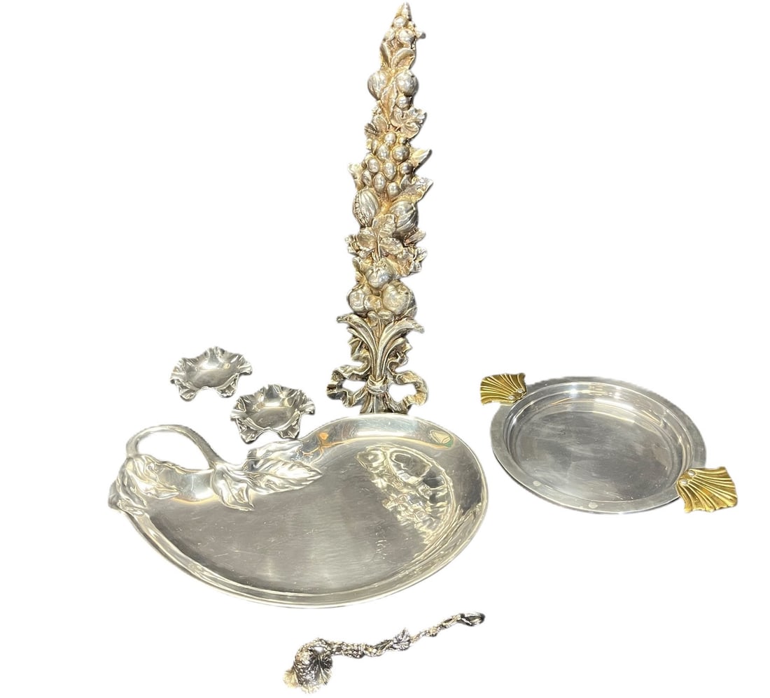 MIXED LOT OF METAL PIECES: MIXED LOT OF METAL PIECES. TRAYS/BOWLS. Height: 3 in. by Width: 14 in. by Depth: 8 in.