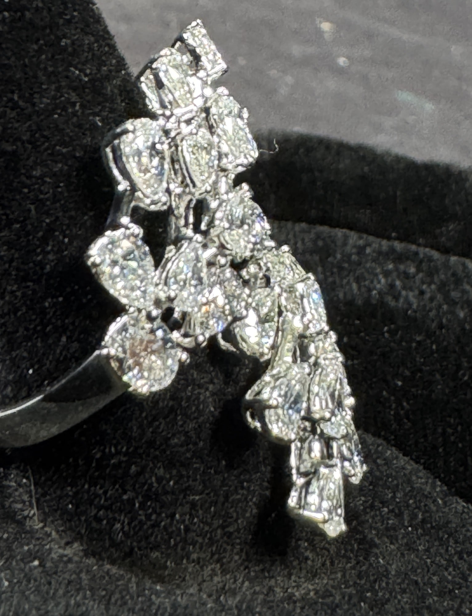 18K WHITE GOLD DIAMOND RING (1 of 3)
